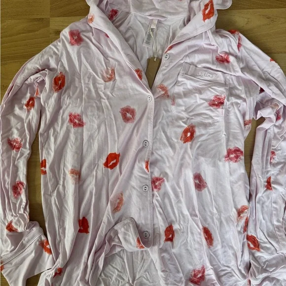 SKIMS Valentines Day 2024 Lip Print Pajama Set size XS - Picture 6 of 12